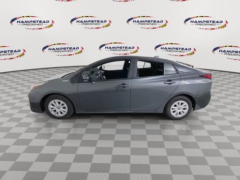 Used 2022 Toyota Prius LE FWD image 5