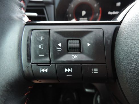 Certified 2025 Nissan Kicks SR FWD image 26