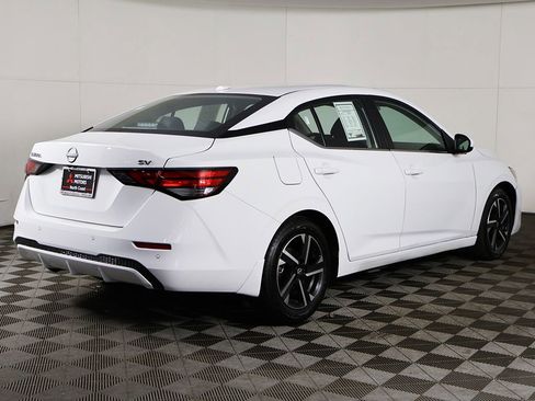 Used 2024 Nissan Sentra SV FWD image 8