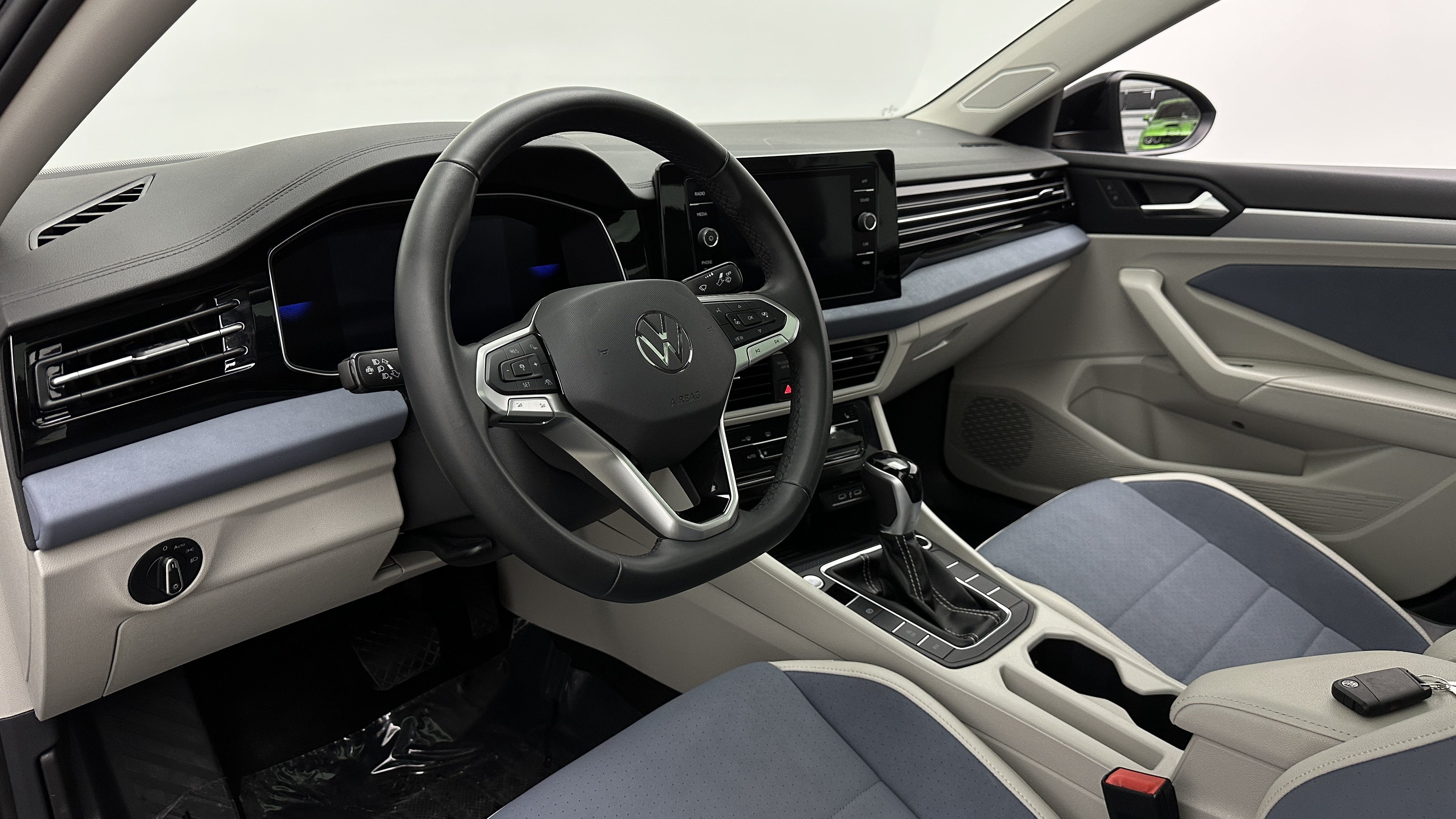 Used 2026 Volkswagen Jetta SE FWD image 13