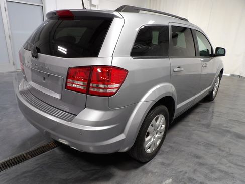 Used 2020 Dodge Journey SE FWD image 4