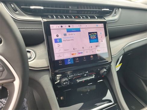 New 2025 Jeep Grand Cherokee Limited image 24