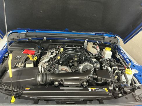 Used 2023 Jeep Gladiator Sport AWD/4WD image 16