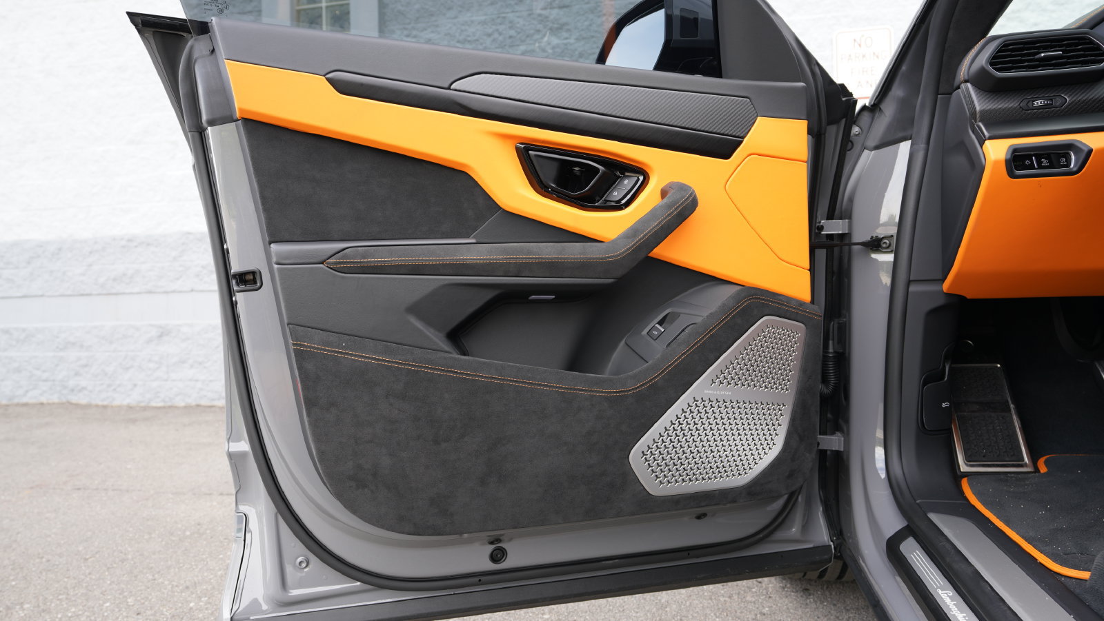 Used 2024 Lamborghini Urus S AWD/4WD image 29