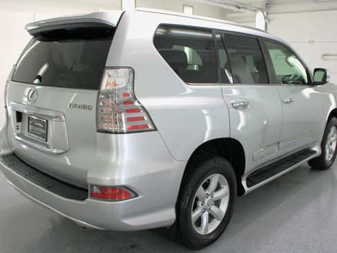 Used 2017 Lexus GX 460 image 10