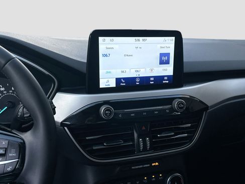 Used 2022 Ford Escape SE w/ SE Sport Appearance Package image 10