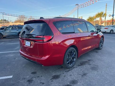 New 2026 Chrysler Pacifica Select w/ S Appearance Package image 3