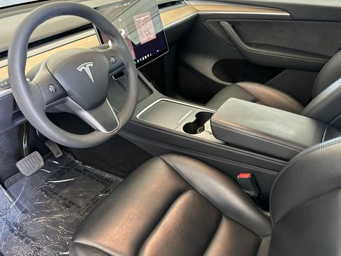 Used 2023 Tesla Model Y 2WD image 4