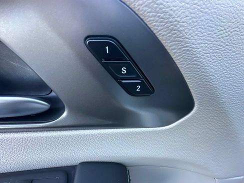 Used 2024 Chrysler Pacifica Touring-L FWD image 20