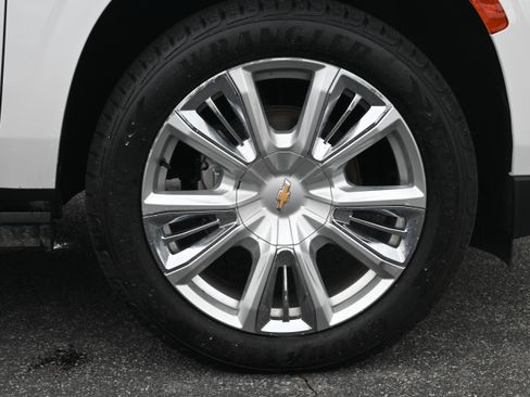 Used 2023 Chevrolet Suburban High Country image 15