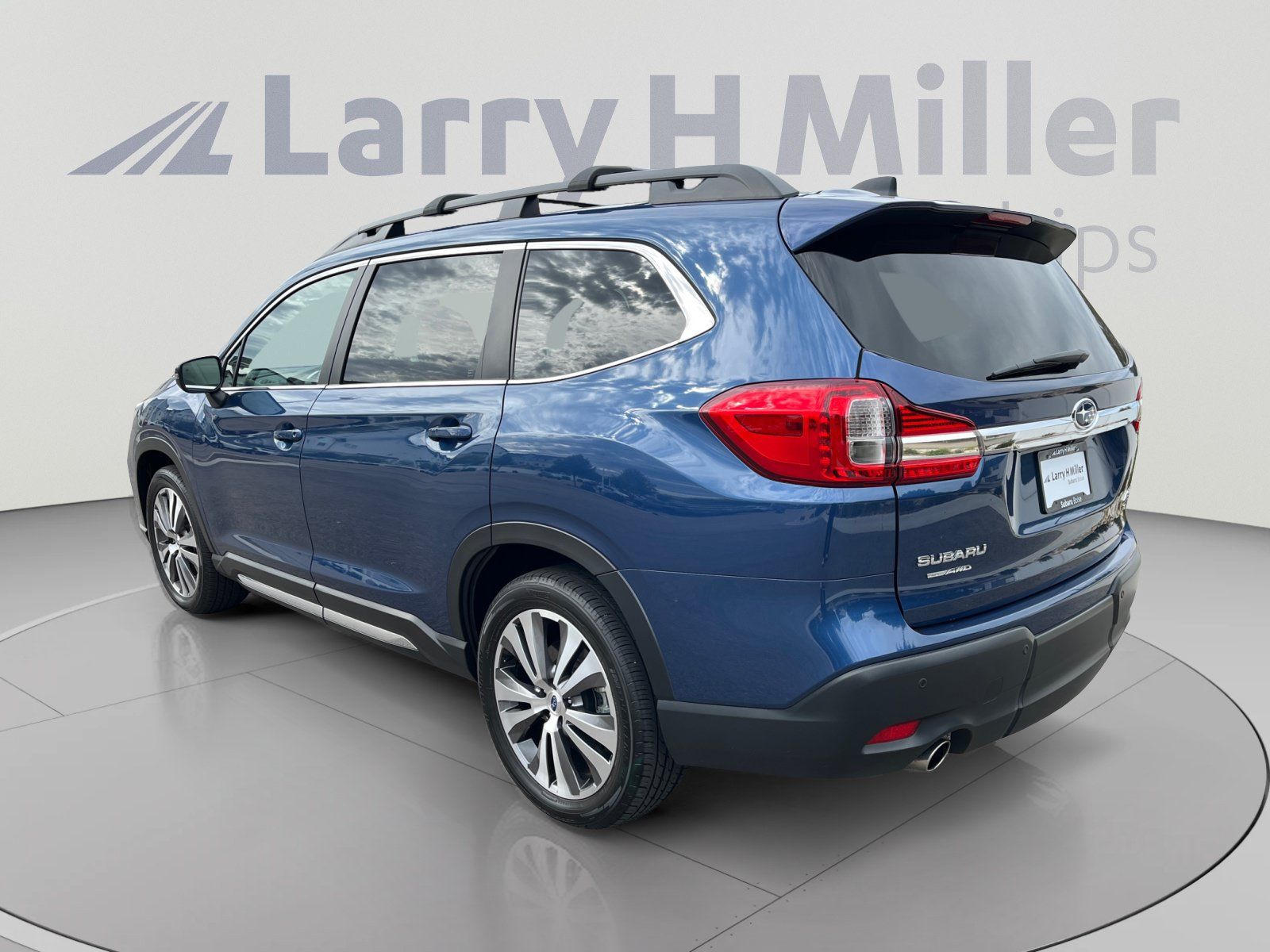 Used 2022 Subaru Ascent Limited w/ Technology Package AWD/4WD image 3