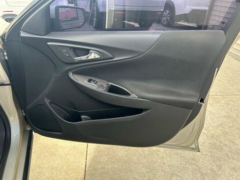 Used 2016 Chevrolet Malibu LT image 16