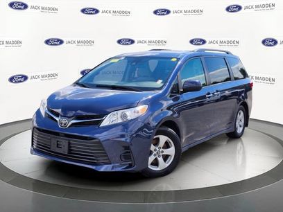 Used 2020 Toyota Sienna LE w/ LE Preferred Package