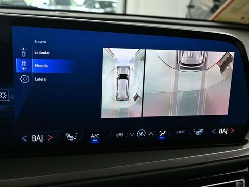 Used 2024 Chevrolet Traverse LT image 20