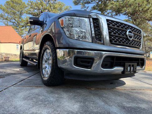 Used 2017 Nissan Titan SV image 26