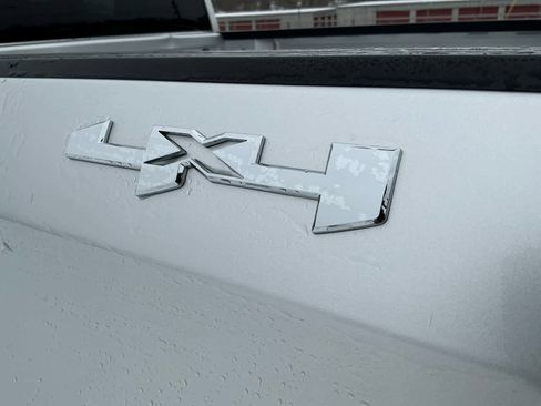 Used 2022 GMC Sierra 1500 SLE image 18