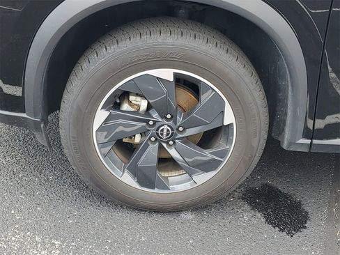 Used 2024 Nissan Rogue SV image 31