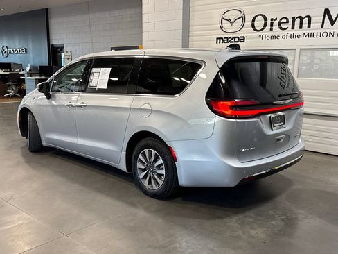 Used 2023 Chrysler Pacifica Touring-L FWD image 28