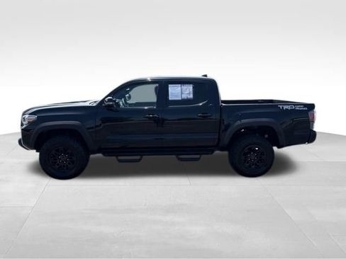 Used 2022 Toyota Tacoma TRD Off-Road w/ Technology Package RWD image 2