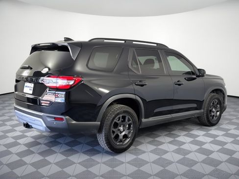 Used 2024 Honda Pilot TrailSport image 9