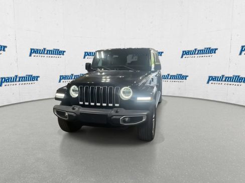 Used 2018 Jeep Wrangler Unlimited Sahara AWD/4WD image 3