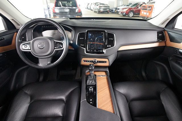Used 2022 Volvo XC90 T6 Momentum w/ Advanced Package AWD/4WD image 7