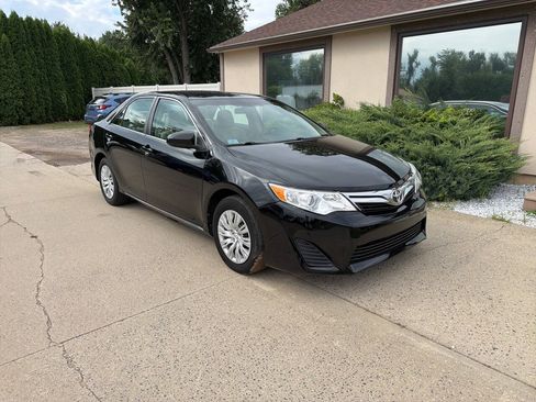 Used 2014 Toyota Camry LE FWD image 1