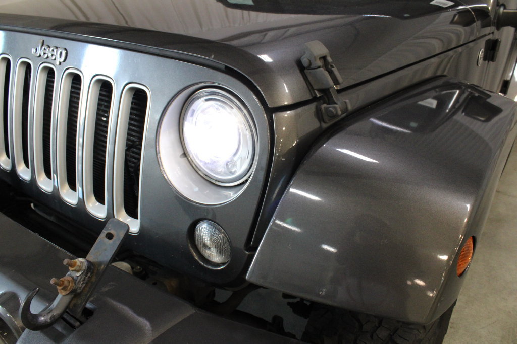 Used 2017 Jeep Wrangler Unlimited Sahara w/ Connectivity Group AWD/4WD image 31
