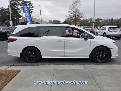 Used 2024 Honda Odyssey Sport image 4
