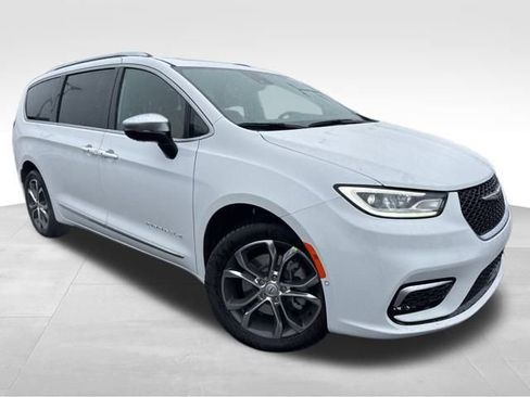 New 2026 Chrysler Pacifica Pinnacle image 1