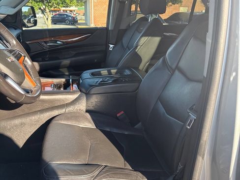Used 2016 Cadillac Escalade ESV Luxury AWD/4WD image 7