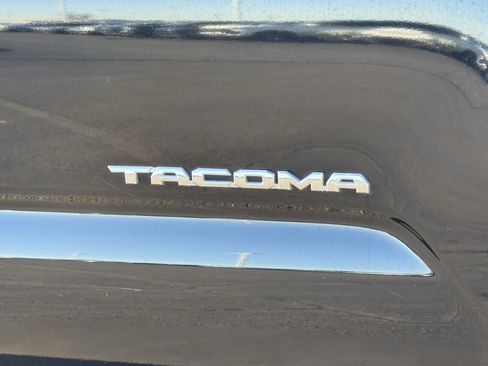 Used 2023 Toyota Tacoma TRD Off-Road image 40