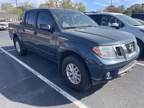 Used 2019 Nissan Frontier SV image 1