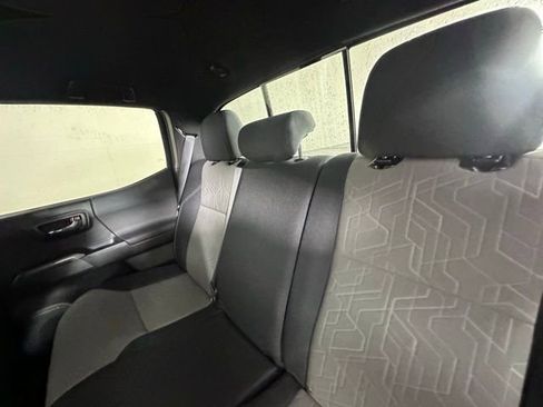 Used 2021 Toyota Tacoma TRD Sport w/ Technology Package image 15