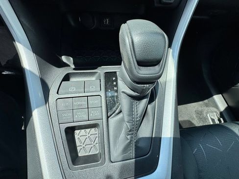Used 2025 Toyota RAV4 XLE AWD/4WD image 12