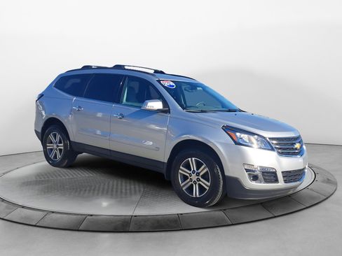 Used 2016 Chevrolet Traverse LT image 1