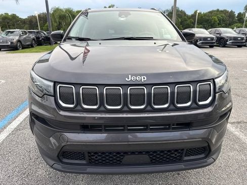 Used 2022 Jeep Compass Latitude w/ Sun and Sound Group AWD/4WD image 1