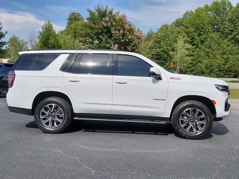 Used 2024 Chevrolet Tahoe Z71 w/ Luxury Package AWD/4WD image 3