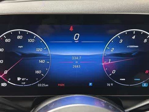 Used 2025 Mercedes-Benz GLC 300 4MATIC image 18