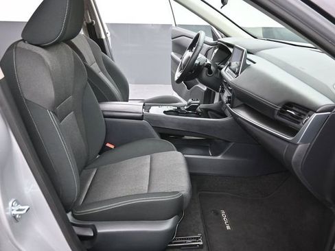 Used 2025 Nissan Rogue SV image 27