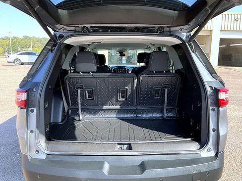 Used 2021 Chevrolet Traverse LT w/ LPO, Floor Liner Package image 9