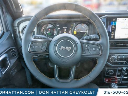 Used 2024 Jeep Wrangler Unlimited image 6