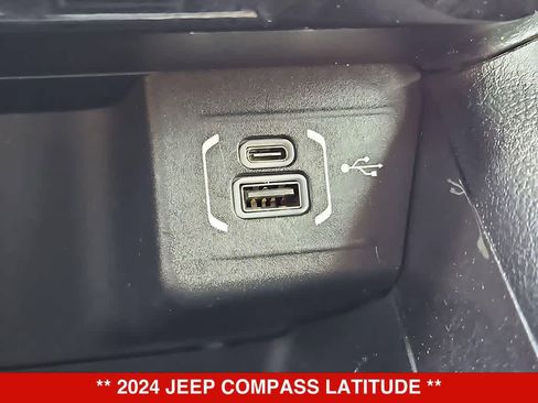 Used 2024 Jeep Compass Latitude AWD/4WD image 30