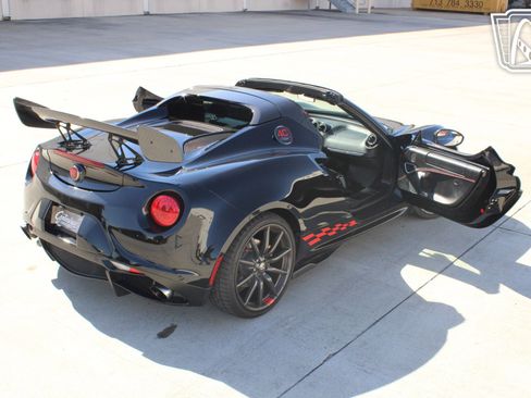 Used 2016 Alfa Romeo 4C Spider w/ Convenience Group - Spider image 9