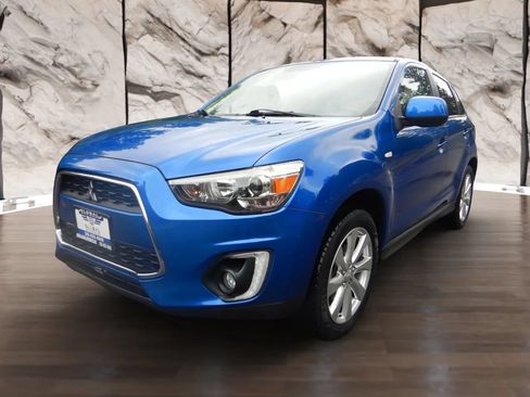 Used 2015 Mitsubishi Outlander Sport SE FWD image 1