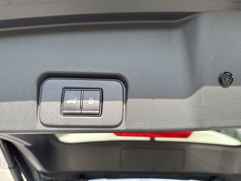 Used 2025 Nissan Rogue SL w/ SL Premium Package FWD image 27