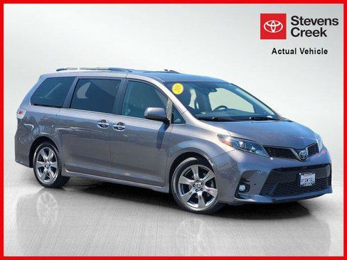 Certified 2018 Toyota Sienna SE w/ SE Preferred Package FWD image 1