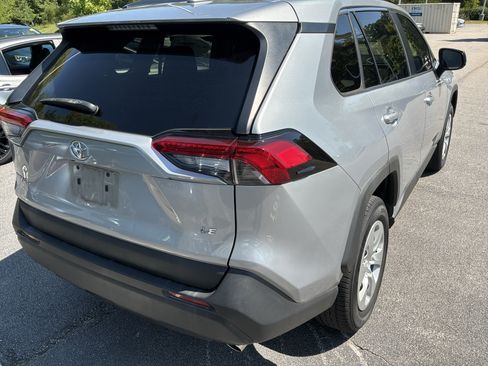 Used 2019 Toyota RAV4 LE FWD image 8