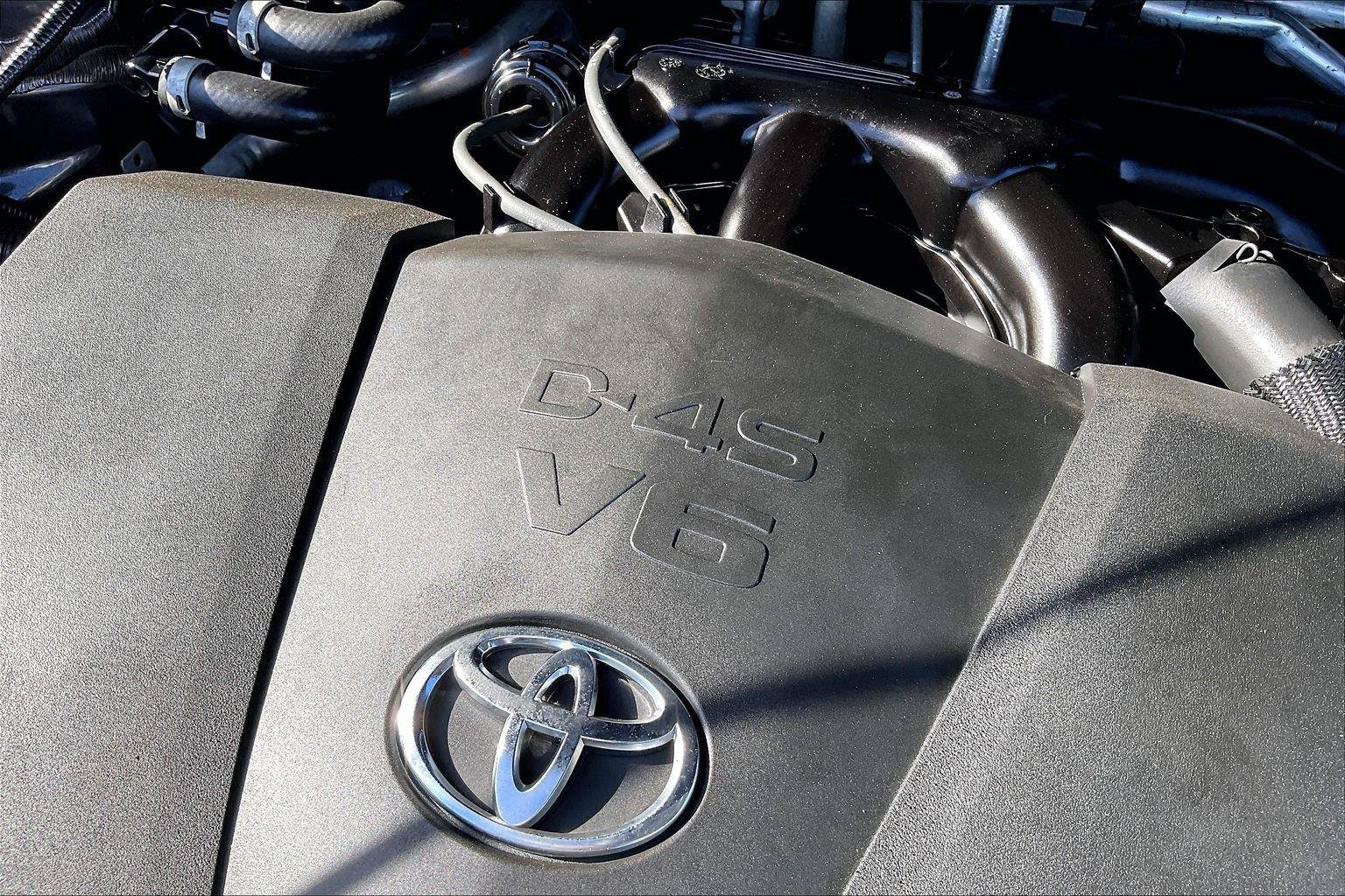 Used 2020 Toyota Highlander XLE AWD/4WD image 35