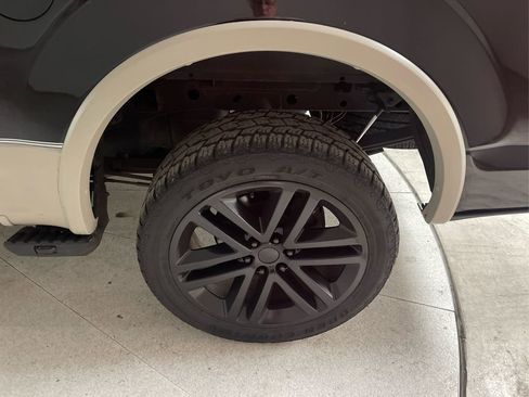 Used 2017 Ford F150 Platinum w/ Equipment Group 701A Luxury image 14